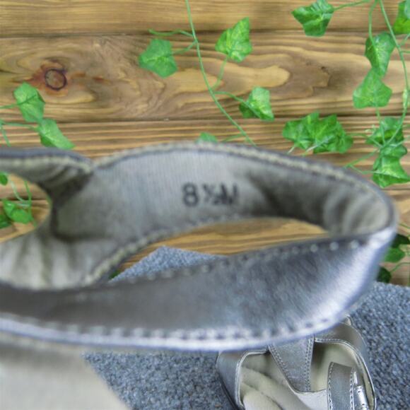 Grasshoppers Women's T-Strap Silver Leather Sz 8.5‎ Medium Gently Used 2025 - Picture 5 of 7